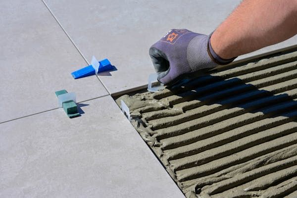 Carreleur bordeaux : l'expertise du carrelage haut de gamme